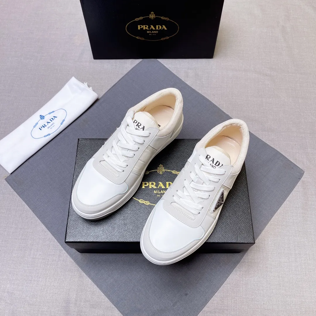 P400 Prada Prada's new men's leather sneakers, the highest version on the market, any comparison is welcome🆚! The original leather has excellent texture and is super high-end! Fetal sheep net lining imported from Italy, removable pad! Luxurious materials and fine workmanship, highly recommended! Code number 38-45 No. 058